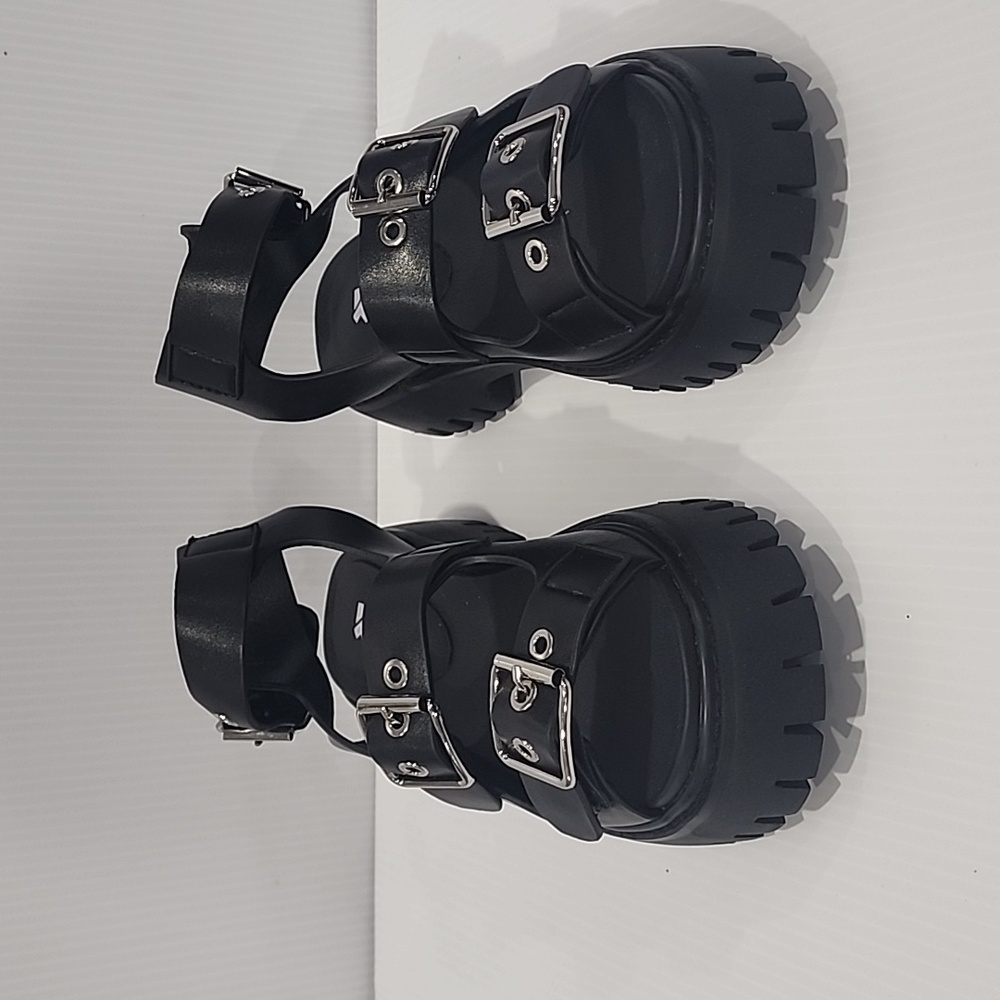 KOI Footwear WOMANS TRANTOR GLADIATOR BUCKLE SANDALS (VEGAN) US SIZE 5